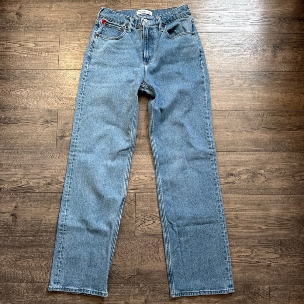 Abercrombie and Fitch high rise 90’s relaxed Jean